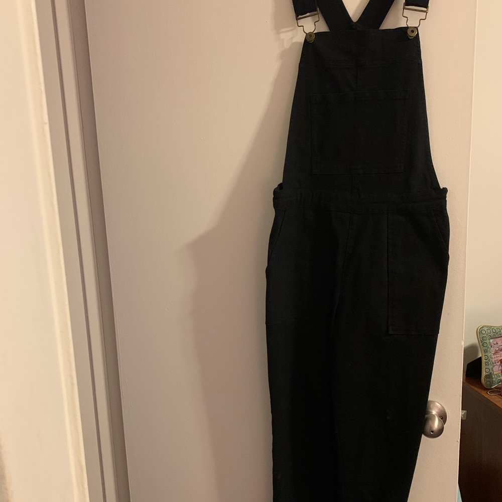 Black fitted overalls